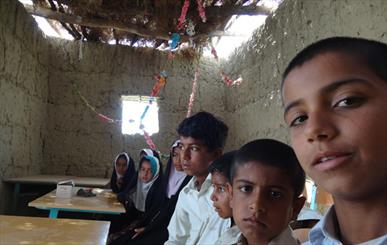 دانش آموزان سیستان و بلوچستان زیر سقف فقر درس می خوانند/ حذف بی پایان مدارس کپری