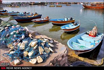 مانور آموزش امداد و نجات در بنادر صیادی بندرلنگه برگزار می‌شود