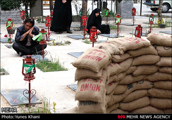 کارکنان دادگستری لرستان به مقام شامخ "شهید فخرالدین رحیمی" ادای احترام کردند