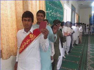 رای اولی ها در خاش به پای صندوق های رای رفتند