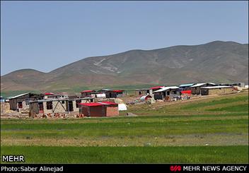 ساخت خانه هایی از جنس همت و امید در هریس/ تغییر چهره روستاها نوید بخش زندگی تازه