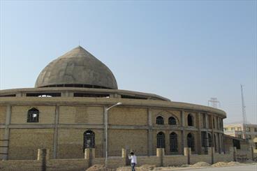 نمازگزاران گچسارانی همچنان با کمبود جا مواجهند/ برگزاری نماز جمعه در مصلای نیمه تمام