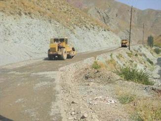 شروع عملیات بهسازی آسفالت روستای میر و امیر نان در شهرستان طالقان