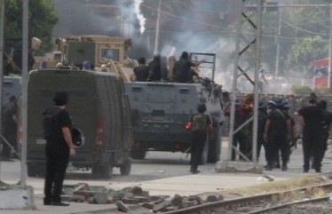 اعلام کشته شدن 120 اخوانی و 2 نیروی پلیس/ پرواز بالگردهای ارتش مصر بر فراز رابعه و النهضه