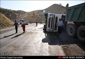 25 مجروح در حادثه واژگونی کامیون