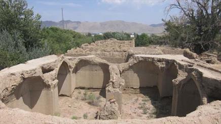 آغاز مرمت دو بنای تاریخی در جیرفت / مقبره میرحیدر مهنی در حال نابودی