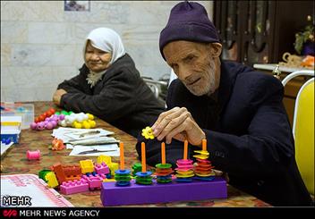 قم 80 هزار سالمند دارد/ وجود 2 مرکز نگهداری از سالمندان در قم