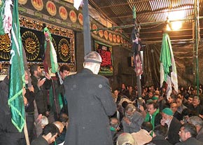 "علم بندان" آغازی بر سوز دل‌های حسینی(ع)/ خراسان جنوبی در استقبال از محرم سیاه‌پوش شد