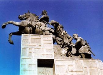 گفتمان تخریب آثار باستانی دامن آرامگاه نادری را گرفت/میراث کهنی که در گذر تاریخ می میرند