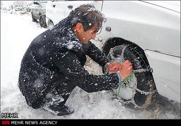 عبور از گردنه های آوج در استان قزوین با زنجیر چرخ امکان پذیر است