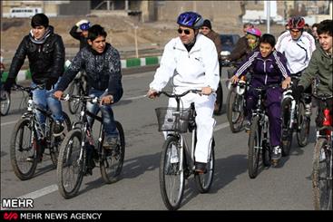 همایش دوچرخه سواری "روز هوای پاک" در مشهد برگزار شد