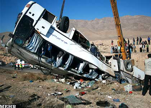 21 مصدوم در حادثه واژگونی مینی بوس/ انتقال 10 مجروح به بیمارستان