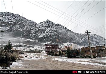 9 روستای فریدونشهر در محاصره برف قرار گرفته اند