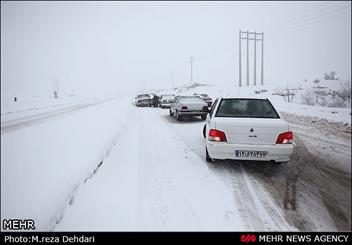 ماشین آلات راهداری تیران و کرون پاسخگو نیست/ پخش شن و نمک سنتی انجام می شود