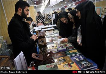 بازدید دبیران کانونهای قرآن و عترت دانشگاه های سراسر کشور از نمایشگاه قرآن