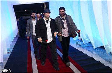 آغاز ورود مهمانان به تالار وحدت/ خوش و بش سینماگران روی فرش قرمز