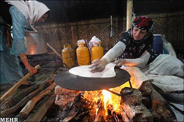 سوغات محلی ایلام در انتظار گردشگران/ از "بژی برساق" تا گلیم نقش برجسته