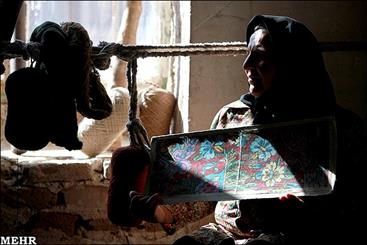 آنجا که دستها نقش زندگی می زنند/ رنج بافته های مادران و آرزوهایی که بوی نان می دهد