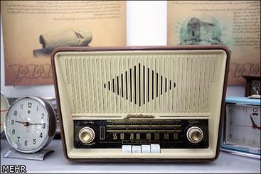 رادیو را خانوادگی گوش کنید