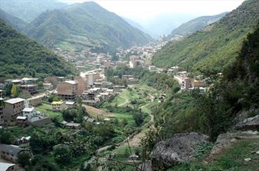 ساخت و ساز غیر مجاز در روستای زیارت همچنان ادامه دارد / بیش از یک دهه سکوت مسئولان در برابر تخریب سودجویان