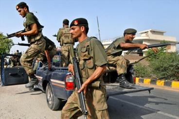 پاکستان میں  گھوٹکی میں بکتر بند گاڑی پر راکٹ حملہ میں ایک اہلکار ہلاک