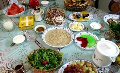 ذائقه شور و شیرین ایرانیها/ نمکدان پای ثابت سفره ها