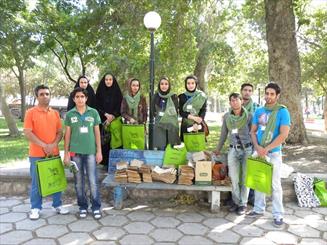 روز بدون پلاستیک در شاهرود برگزار شد/ توزیع پاکتهای کاغذی بین داروخانه ها و فروشگاه ها