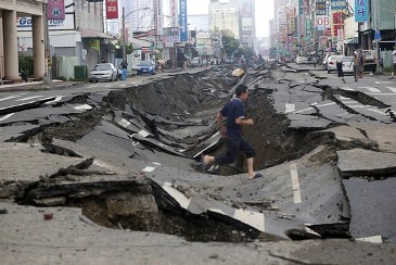 انفجار لوله های شهر تایوان را به آسمان برد