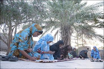 آثار هنری زنان هرمز در خانه هنرمندان به فروش می‌رسد