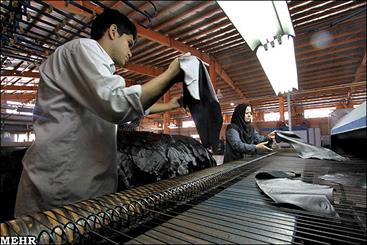 صادرات۲۰میلیون جلدچرم درسال/  معضل خام فروشی برای صنعت چرم ورامین