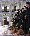 گزارش تصويري/ سرزمين مهر : برف روبي در بارگاه ملكوتي حضرت ثامن الائمه (ع) -2