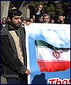 طلاب الجامعات يتجمعون أمام مبنى منظمة الطاقة الذرية الايرانية