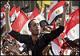 المتظاهرون في ميدان التحرير يطالبون المجلس العسكري بتسليم السلطة