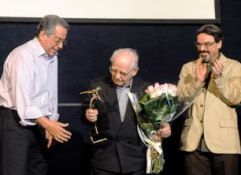 Veteran composer Hossein Dehlavi honored