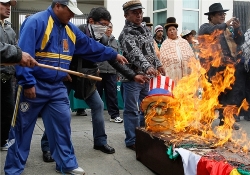 Protesters Outside The U.S. Embassy in Bolivia Burn Obama’s Coffin