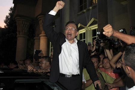 Anwar Ibrahim calls on Malaysian PM to take firm stance against US anti-Iran actions